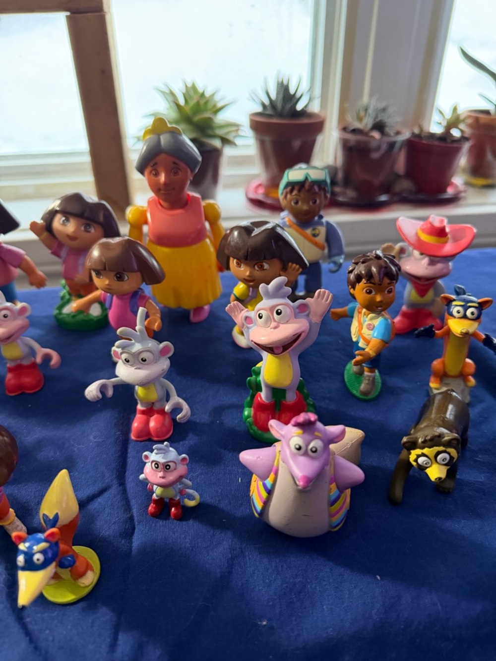 Assorted Character Figure Set - Multicolor - Picture 5 of 5